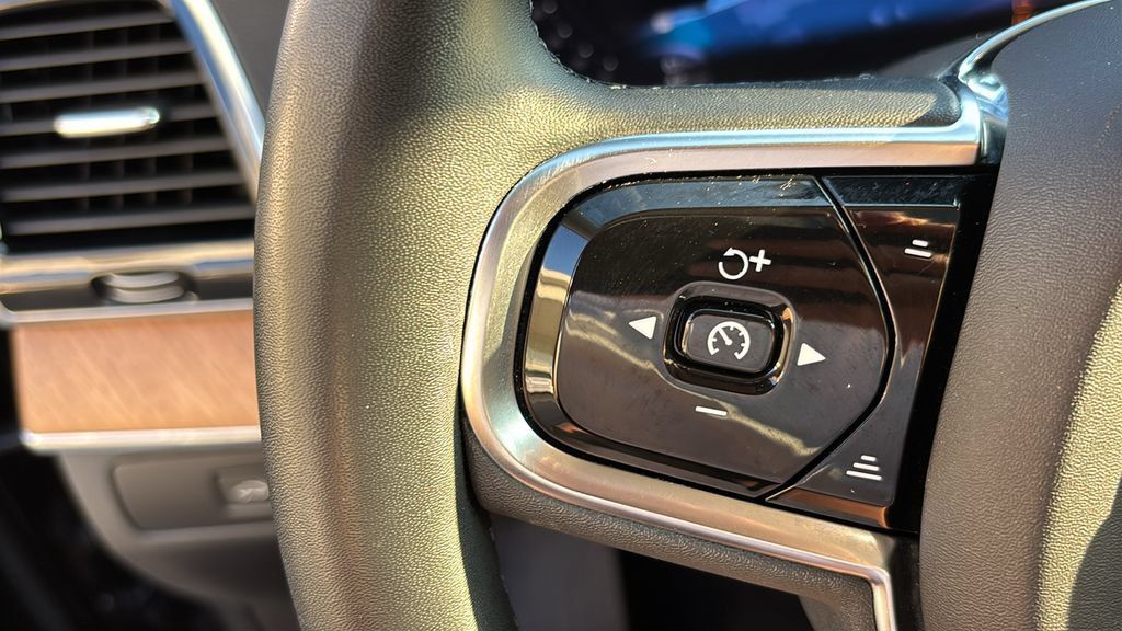 Certified 2023 Volvo XC90 T8 Plus w/ Protection Package Premier AWD/4WD image 18