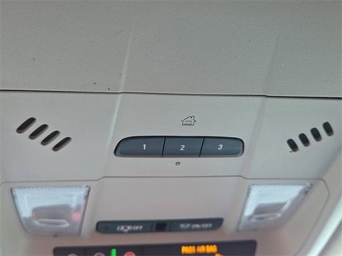 Used 2021 Buick Enclave Essence image 25