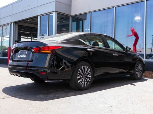 Used 2025 Nissan Altima 2.5 SV FWD image 9