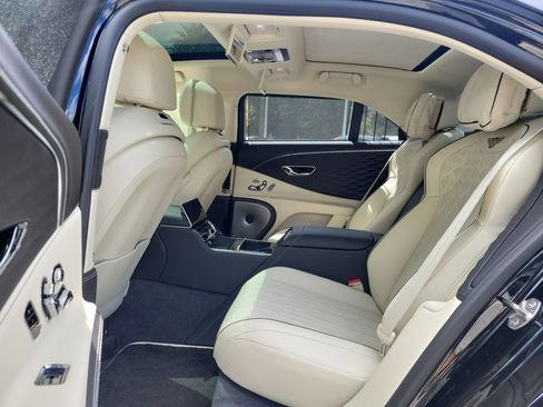 Used 2021 Bentley Flying Spur V8 AWD/4WD image 23