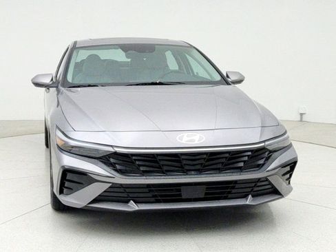 Used 2025 Hyundai Elantra Limited image 2