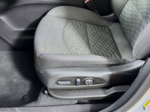 Used 2018 Chevrolet Equinox LT image 22