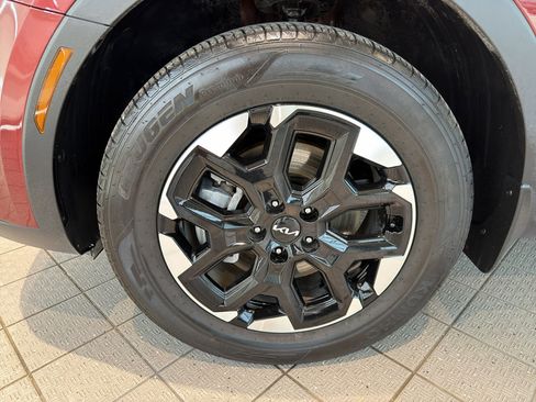 Certified 2025 Kia Sorento S AWD/4WD image 9