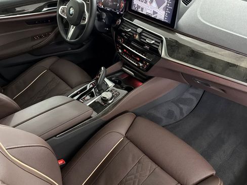 Used 2023 BMW 540i w/ Executive Package image 15