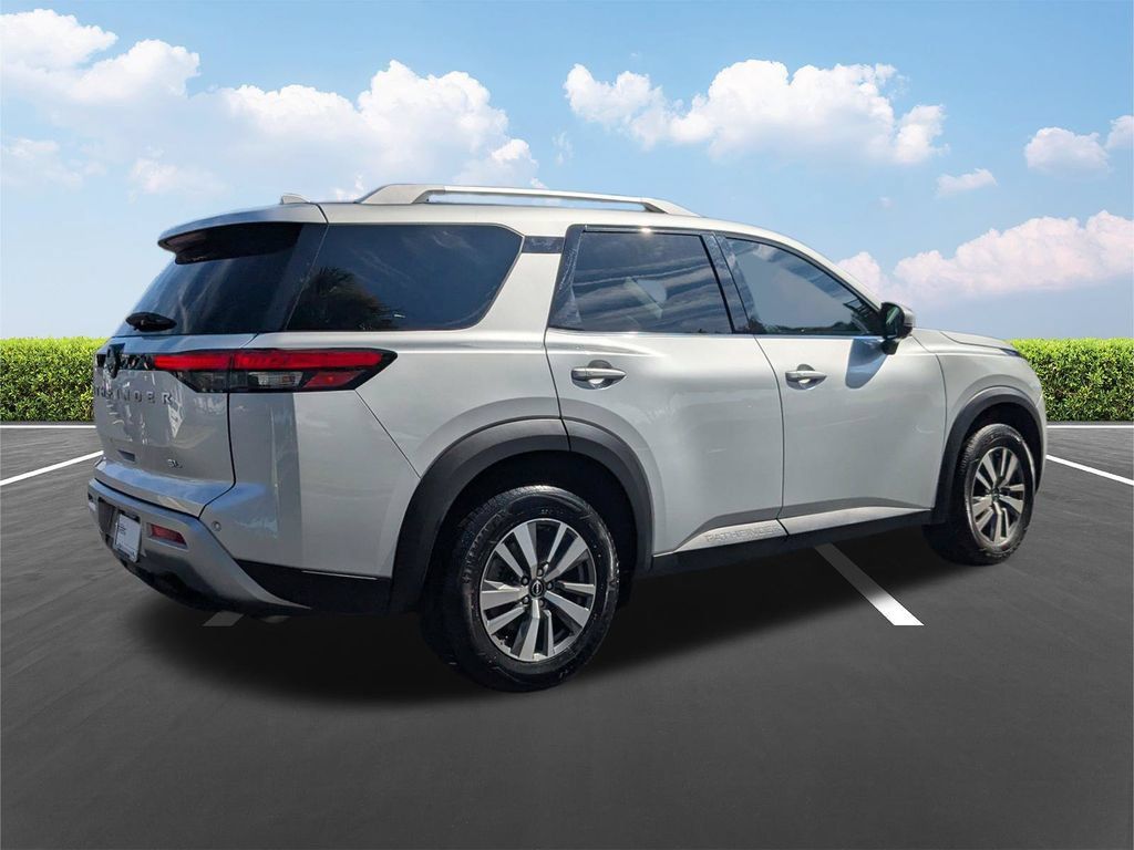 Used 2025 Nissan Pathfinder SL FWD image 5