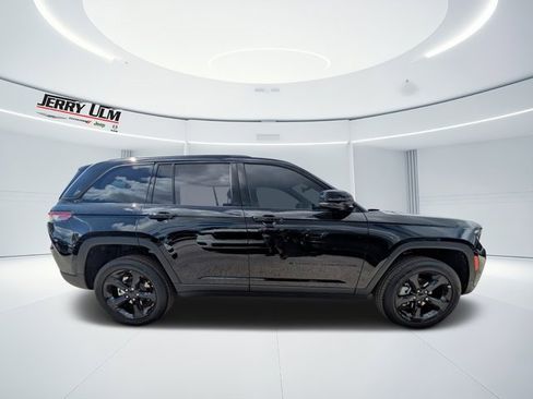 New 2025 Jeep Grand Cherokee Limited w/ Black Appearance Package image 2