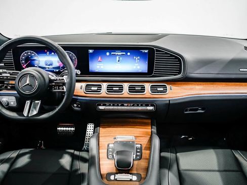 Used 2025 Mercedes-Benz GLS 450 4MATIC image 12