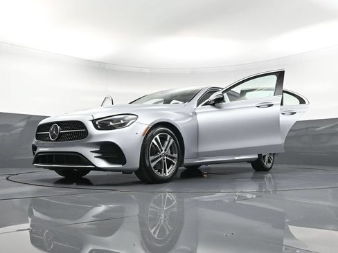 Used 2023 Mercedes-Benz E 350 4MATIC Sedan image 41