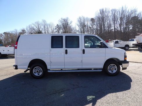 Used 2024 GMC Savana 2500 w/ Driver Convenience Package image 9