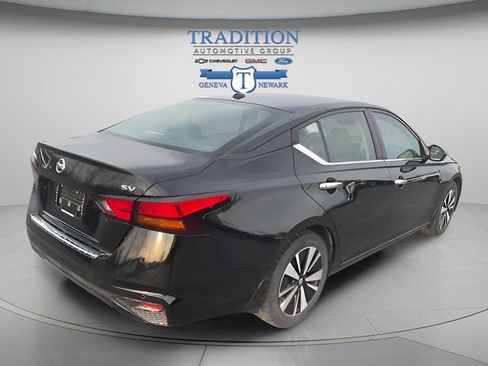 Used 2022 Nissan Altima 2.5 SV w/ SV Premium Package FWD image 11