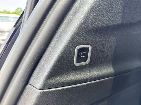 Used 2025 Chrysler Pacifica Select FWD image 13