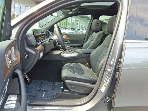Used 2025 Mercedes-Benz GLS 450 4MATIC image 13
