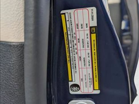 Used 2017 Chrysler Pacifica Limited w/ UConnect Theater Package image 21