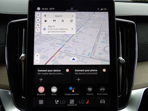 Certified 2025 Volvo XC90 B6 Plus image 21