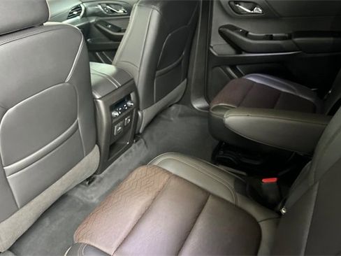 Used 2022 Chevrolet Traverse High Country image 12