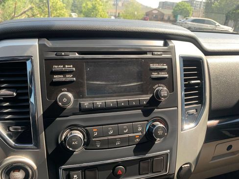 Used 2017 Nissan Titan SV AWD/4WD image 12