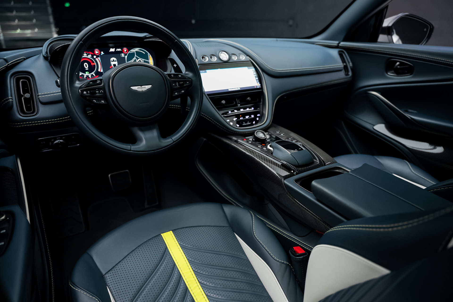 Used 2023 Aston Martin DBX 707 AWD/4WD image 2