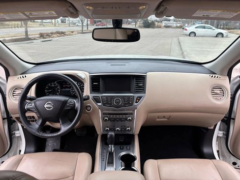 Used 2018 Nissan Pathfinder SL image 11