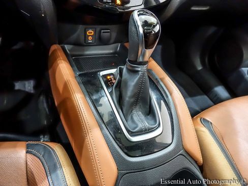 Used 2017 Nissan Rogue SL w/ SL Premium Package image 25