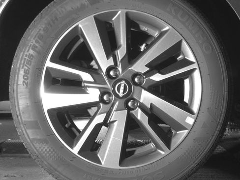 Used 2025 Nissan Versa SV image 15