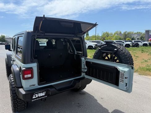 Used 2024 Jeep Wrangler Unlimited Sport AWD/4WD image 10