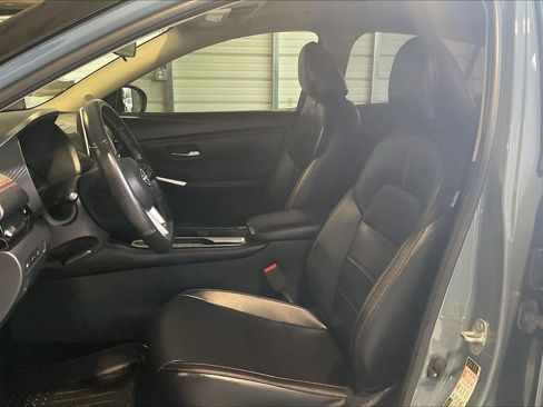 Used 2025 Nissan Sentra SR w/ SR Premium Package image 26