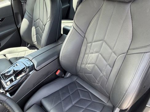 Certified 2025 BMW 530i RWD image 23