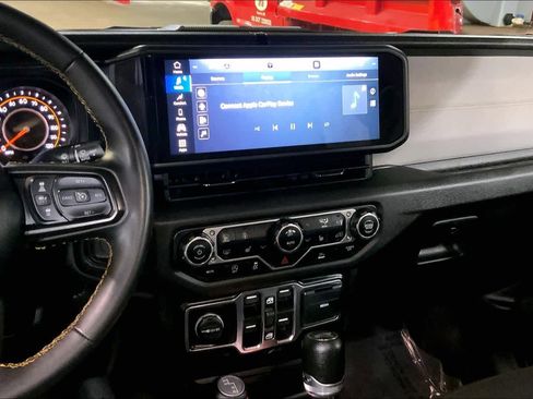 Used 2024 Jeep Wrangler Sport S image 7