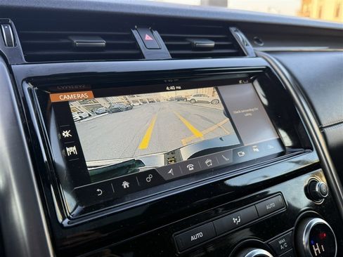 Used 2018 Land Rover Discovery HSE image 37