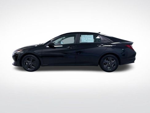 Used 2023 Hyundai Elantra SEL w/ Preferred Accessory Package FWD image 10