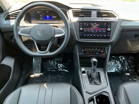 Certified 2023 Volkswagen Tiguan SE FWD image 12