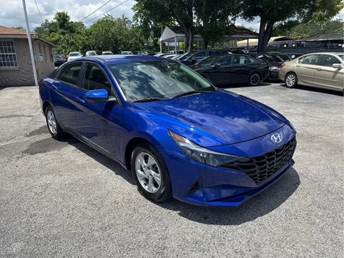Used 2021 Hyundai Elantra SE FWD image 3