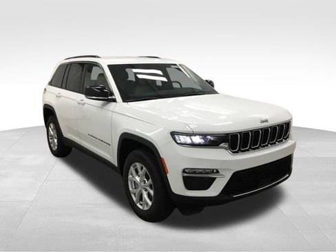 Used 2023 Jeep Grand Cherokee Limited AWD/4WD image 3