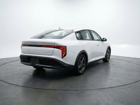 Used 2025 Kia K4 LXS image 7