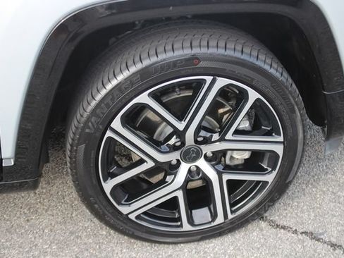 Used 2025 Jeep Compass Limited w/ Elite Group AWD/4WD image 36