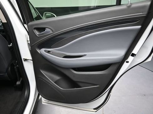 Used 2019 Buick Envision Essence FWD image 20