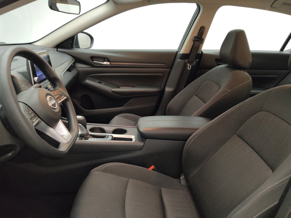 Used 2025 Nissan Altima 2.5 SV FWD image 17