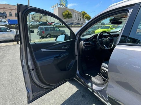 Used 2023 Chevrolet Bolt EUV Premier FWD image 9