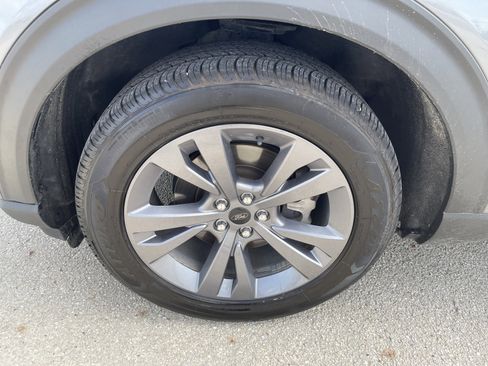 Used 2022 Ford Explorer XLT w/ Equipment Group 202A image 11