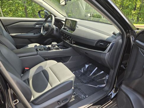 Used 2025 Nissan Rogue SL AWD/4WD image 23