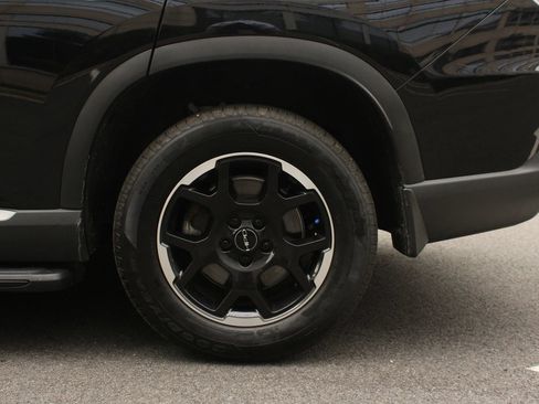 Used 2025 Honda Pilot EX-L image 10