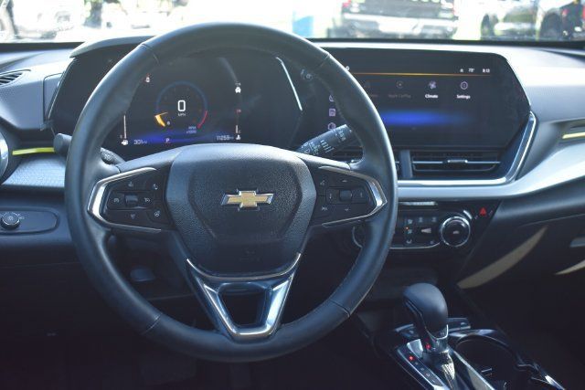 Certified 2025 Chevrolet Trax LT w/ LT Convenience Package FWD image 18