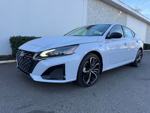 Used 2023 Nissan Altima 2.5 SR image 1