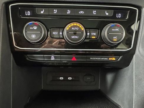 Used 2023 Volkswagen Atlas SEL Premium AWD/4WD image 17