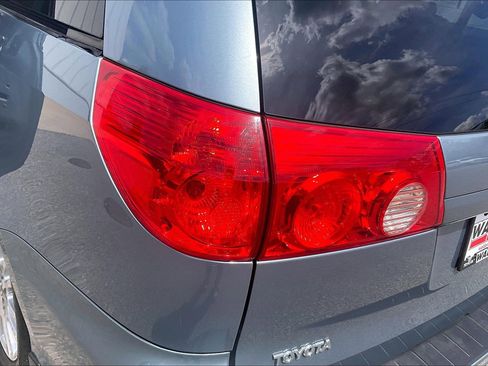 Used 2010 Toyota Sienna XLE FWD image 33