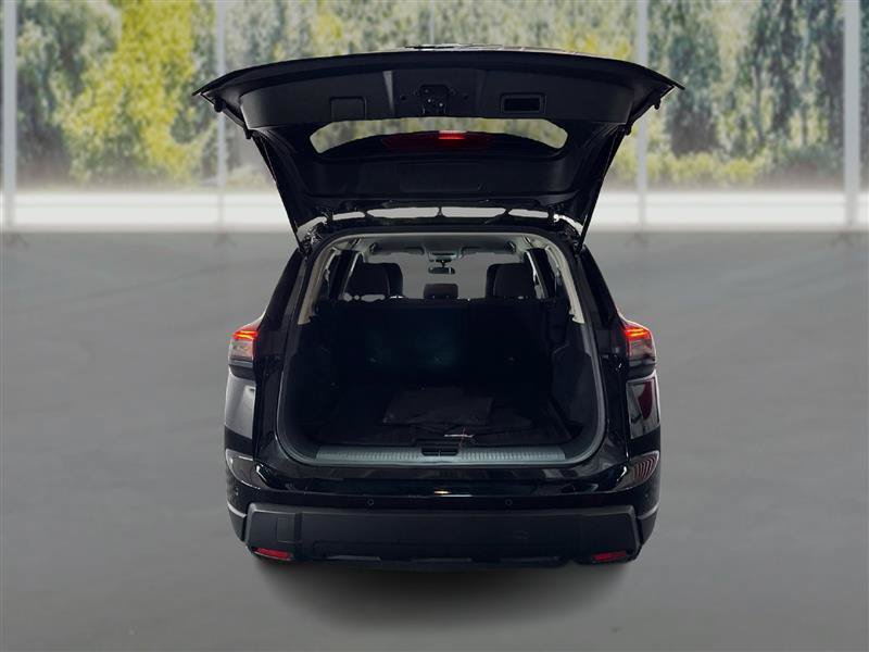 Used 2025 Nissan Rogue S AWD/4WD image 13