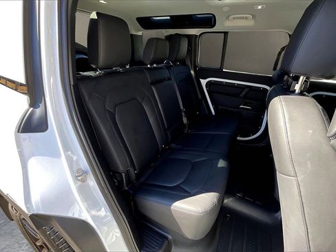 Used 2025 Land Rover Defender 110 S image 25