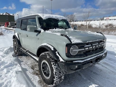 Used 2023 Ford Bronco Outer Banks w/ Sasquatch Package image 3