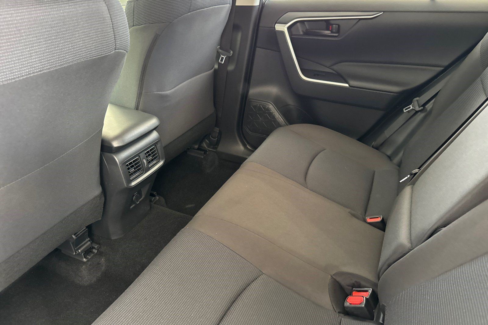 Used 2024 Toyota RAV4 LE AWD/4WD image 15