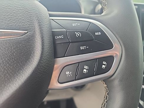 Used 2024 Chrysler Pacifica Touring-L FWD image 14